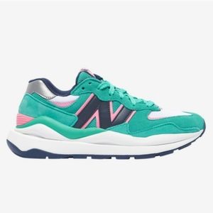 BEAUTIFUL  NEW Balance Sneakers